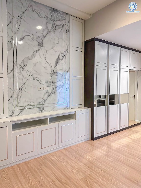 *****ทาวน์โฮม 3 ชั้นมือสอง โครงการ บ้านกลางเมือง งามวงศ์วาน หลังมุม เนื้อที่ 26.10 ตร.ว. ฟังก์ชัน 3 ห้องนอน 3 ห้องน้ำ 2 ที่จอดรถ บ้านสภาพดีเยี่ยม พร้อมเข้าอยู่ได้เลย โครงการบนทำเลเดินทางสะดวก เชื่อมต่อถนนวิภาวดี-รังสิต ถนนประชาชื่น ถนนงามวงศ์วาน ใกล้เดอะมอลล์ ไลฟ์สโตร์ งามวงศ์วาน